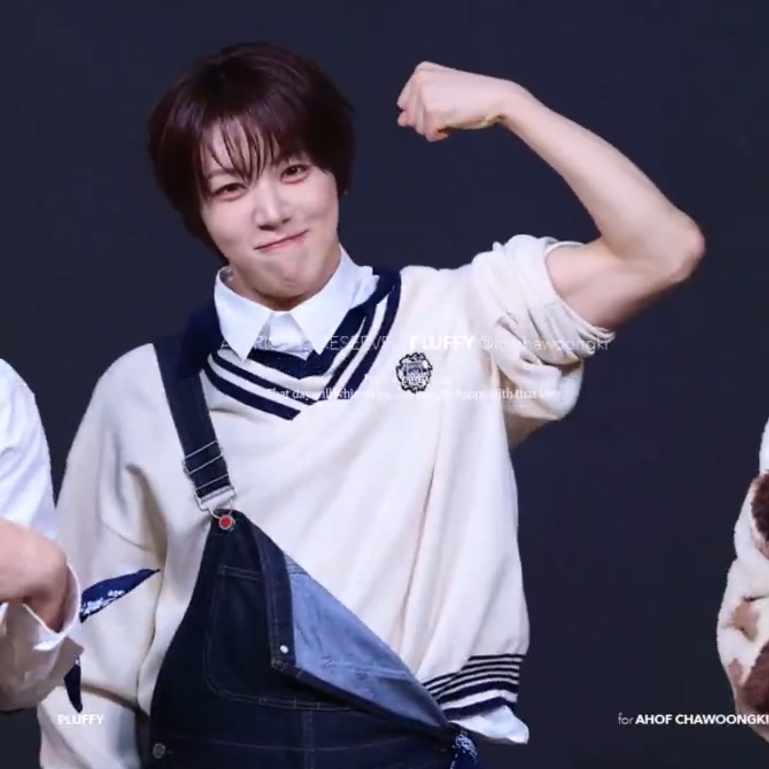 knives ☻ tweet media