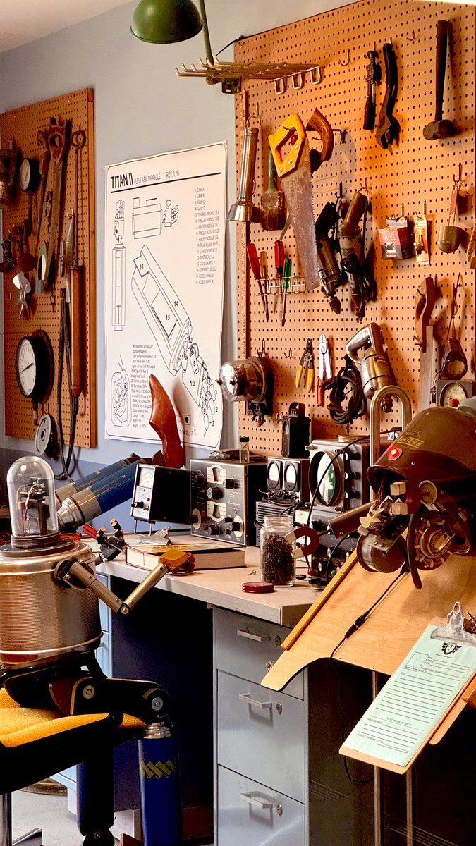 vikpart's tweet photo. Robot Repair Shop https://t.co/jfF7qCyymY