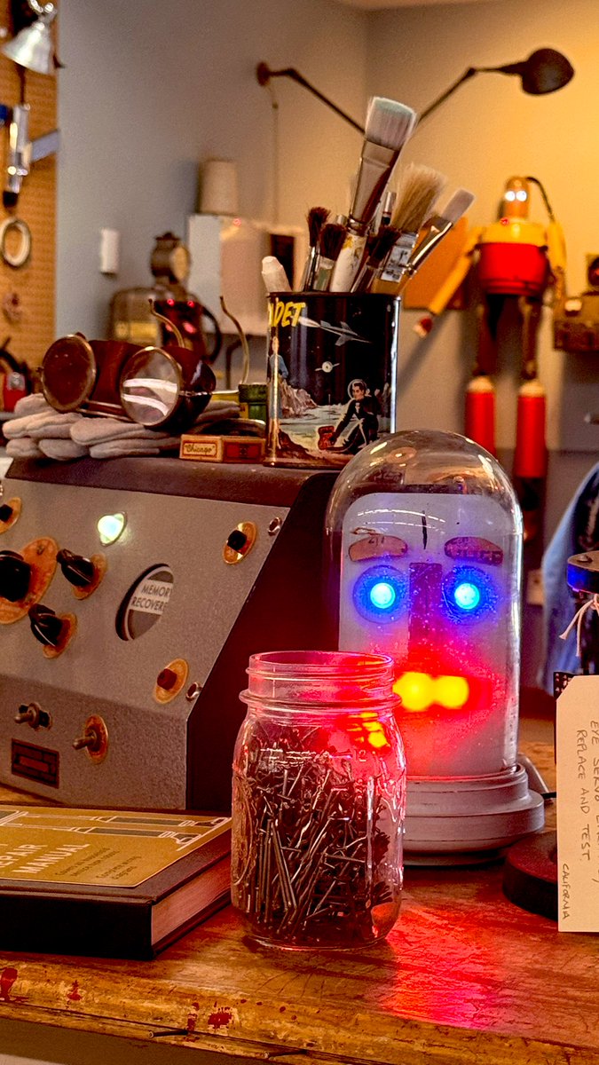 vikpart's tweet photo. Robot Repair Shop https://t.co/jfF7qCyymY