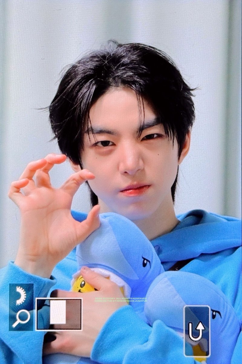 𝗜𝘃𝗼𝗿𝘆 tweet media