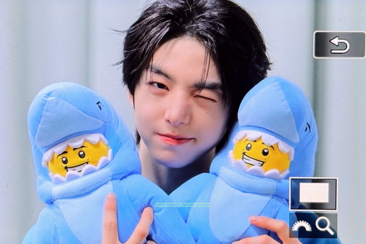 𝗜𝘃𝗼𝗿𝘆 tweet media