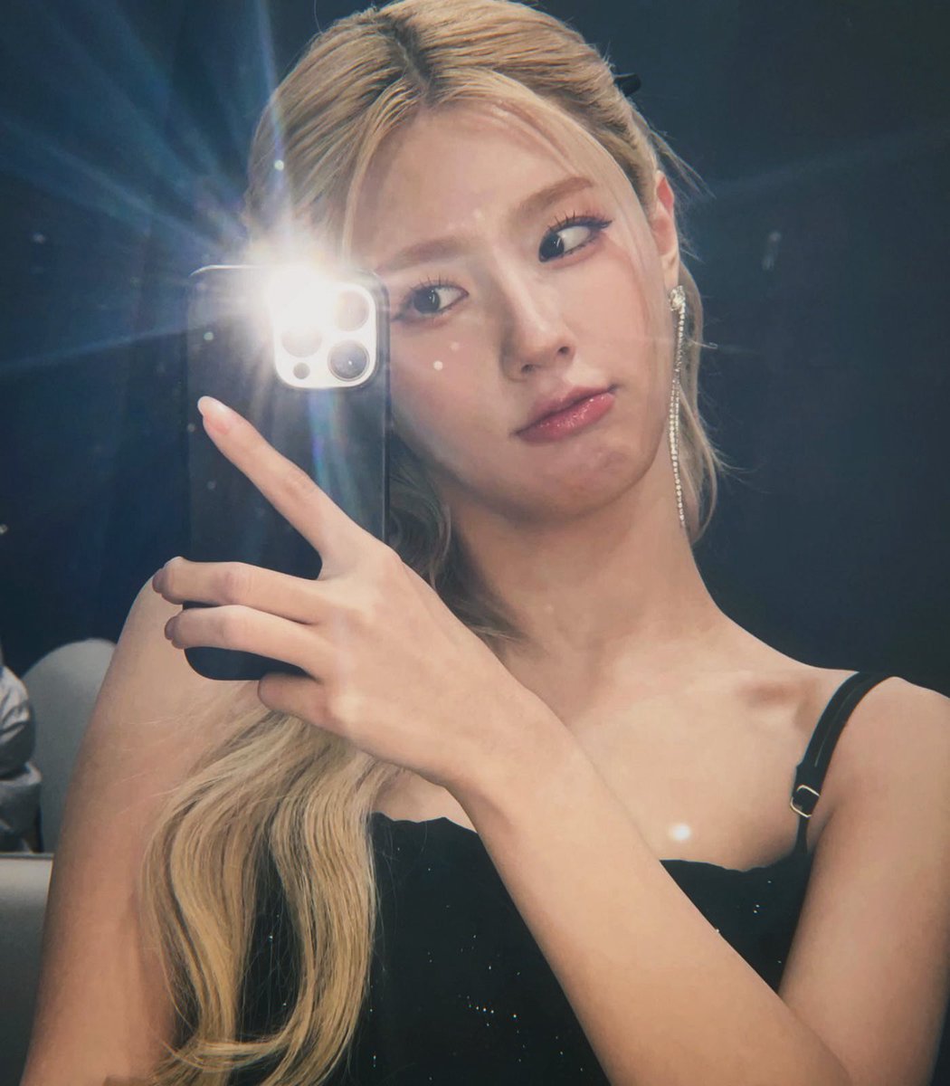 perri loves titus. tweet media