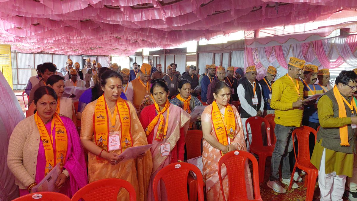 Tirath Singh Rawat (मोदी का परिवार) tweet media