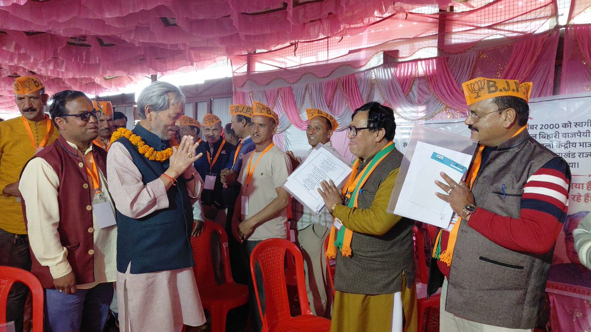 Tirath Singh Rawat (मोदी का परिवार) tweet media