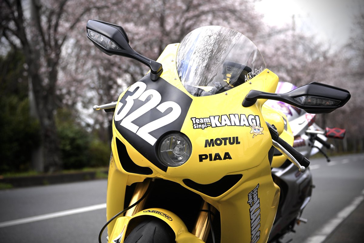 Naka_RVF750's tweet photo. 1年近く前からの最推しのイメージの耐久マシンを作りたいがとりあえず形になりました!
「Team KANAGI CBR1000RR Fire Blade」
デザイン
夜闇ないと様 @yoyami_naito
イラスト
ぶんど様 #bundo_bundo_
イラストお借りしました(使用報告不要の為タグで)
印刷・施行
棗様@axxl007
#花凪まな https://t.co/FaA0x8hxL2
