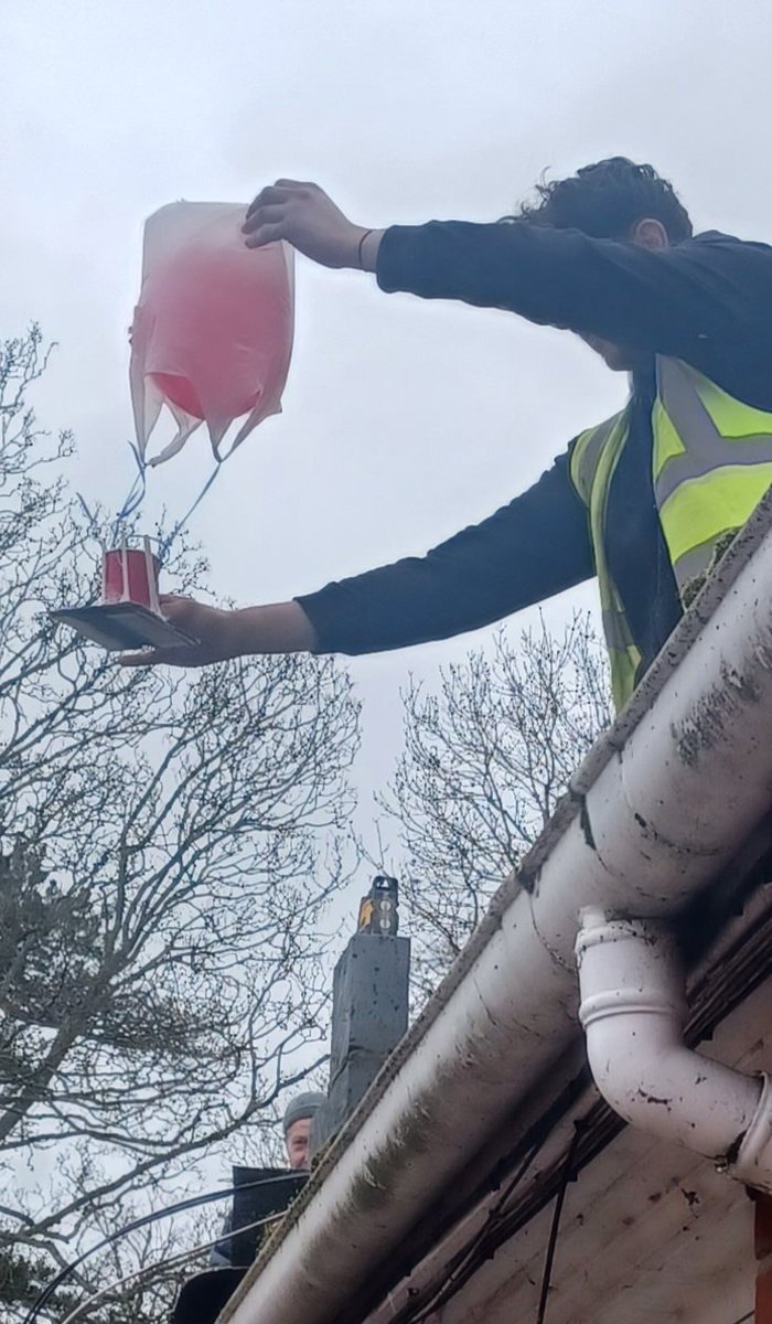MessingPrimary's tweet photo. This afternoon's eggsiting egg-drop challenge saw Team Emerald victorious with the most intact egg. https://t.co/ww9M4TbBxC