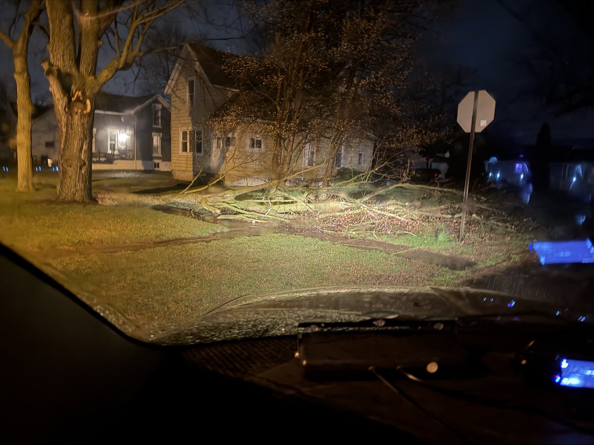 psresponders's tweet photo. Van Wert Ohio 2nd and 3rd streets from yesterday’s thunderstorms that came through @NWSIWX @wanewx @accuweather @foxweather @EdgarONealWX https://t.co/anhJCOlJ6q