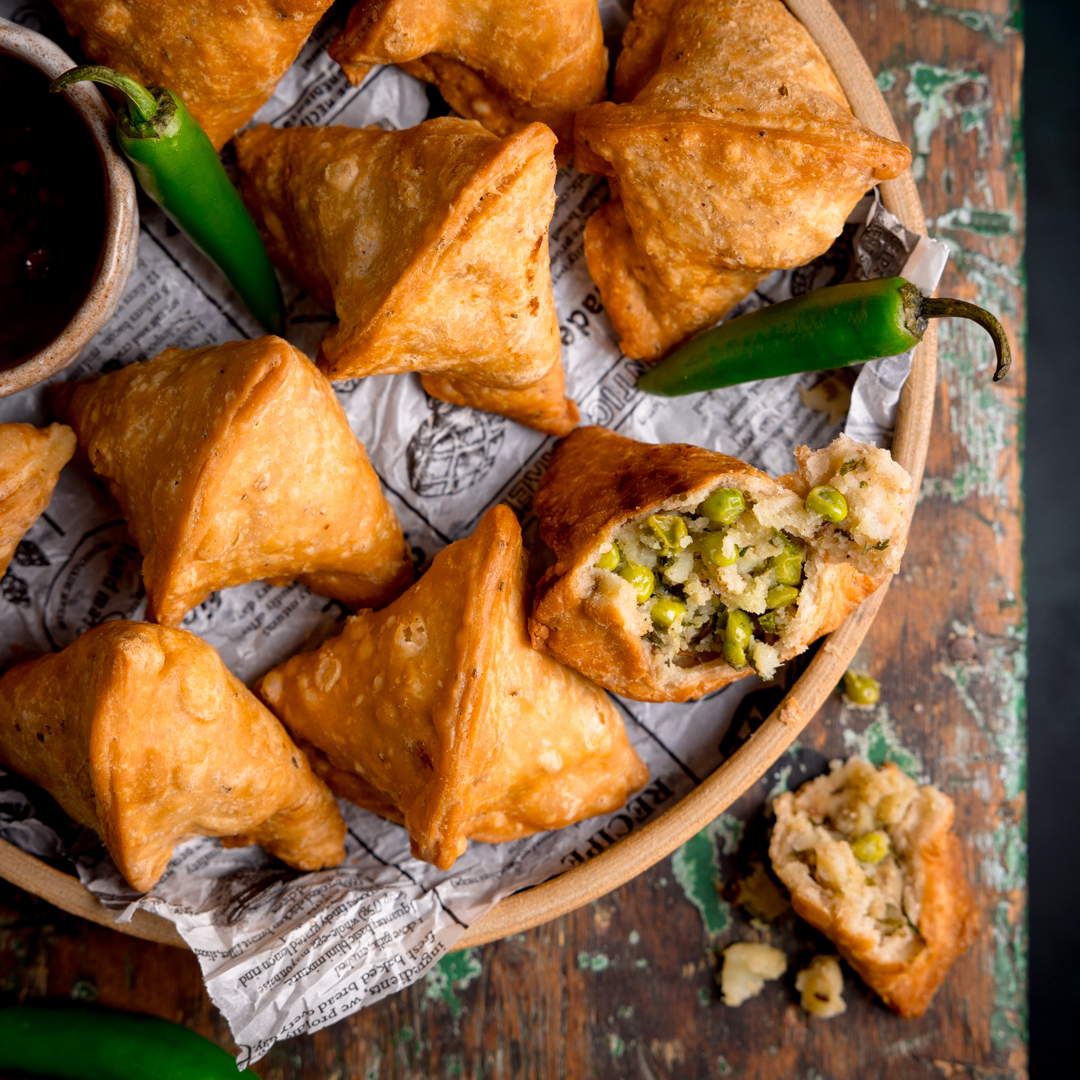 KitchenSanc2ary's tweet image. Homemade Vegetable Samosa
Little flaky parcels of pastry filled with tender potatoes, peas, and spices. These vegetable samosas are so popular when we make an Indian buffet.
kitchensanctuary.com/samosa-recipe/
#Foodie #appetizer #recipes