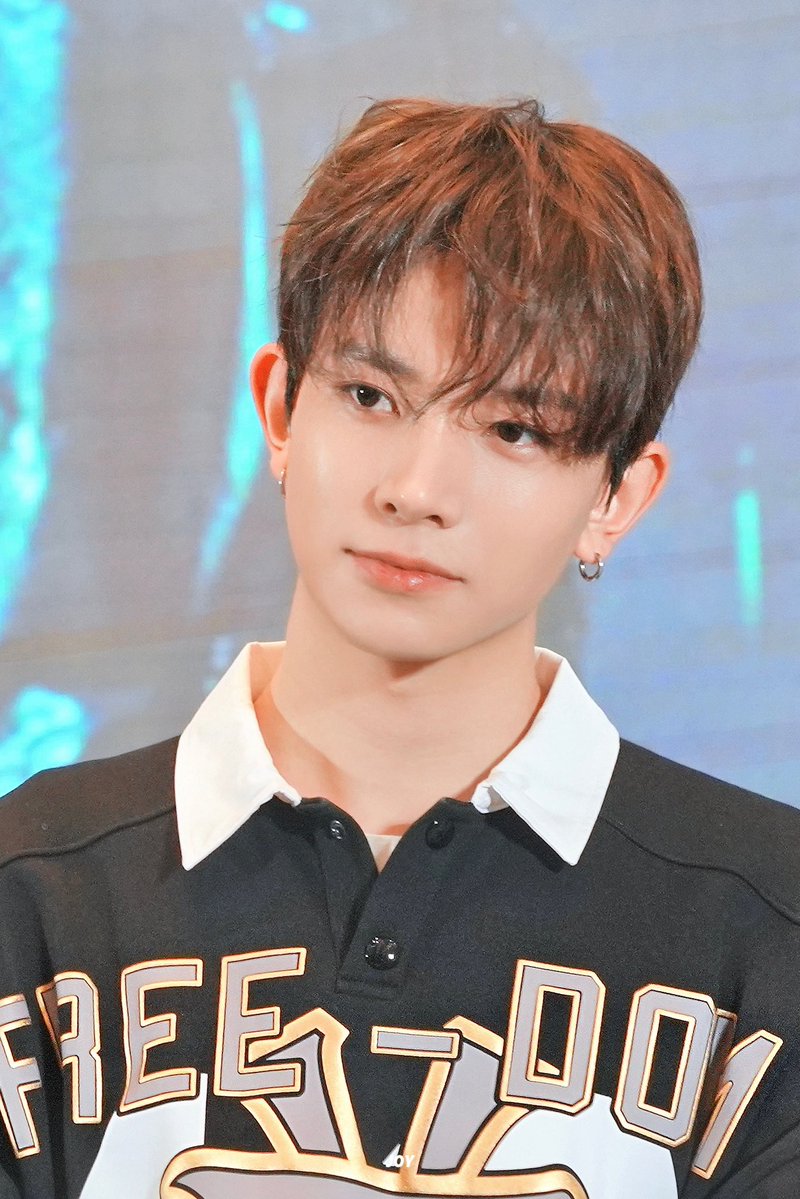 Carta aberta ao HEESEUNG 📩

Nunca foi fácil para você. Tudo o que conquistou veio de esforço, disciplina e uma dedicação que a gente acompanhou todos os dias. Nada foi de graça, cada passo teve luta por trás. E quando o sucesso finalmente chegou, pensamos: “agora sim, é hora de