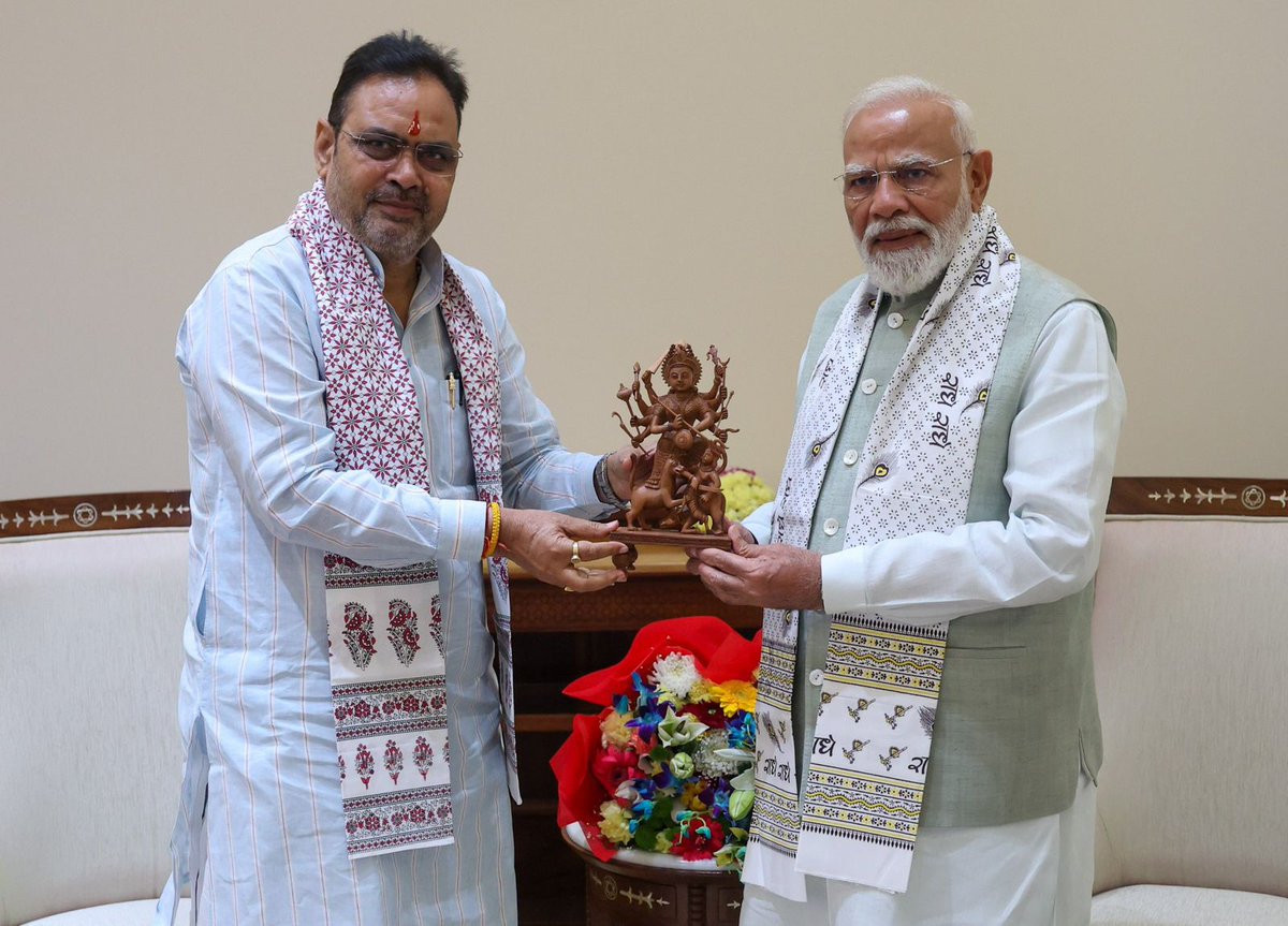 जहां कुछ नेता 9 घंटे काम करने में भी थक जाते हैं,
वहीं भजनलाल जी 9 दिनों तक जलाहार पर रहकर भी निरंतर जनता की सेवा में जुटे रहे....
न कोई विराम, न कोई बहाना, सिर्फ समर्पण और कर्तव्यनिष्ठा।