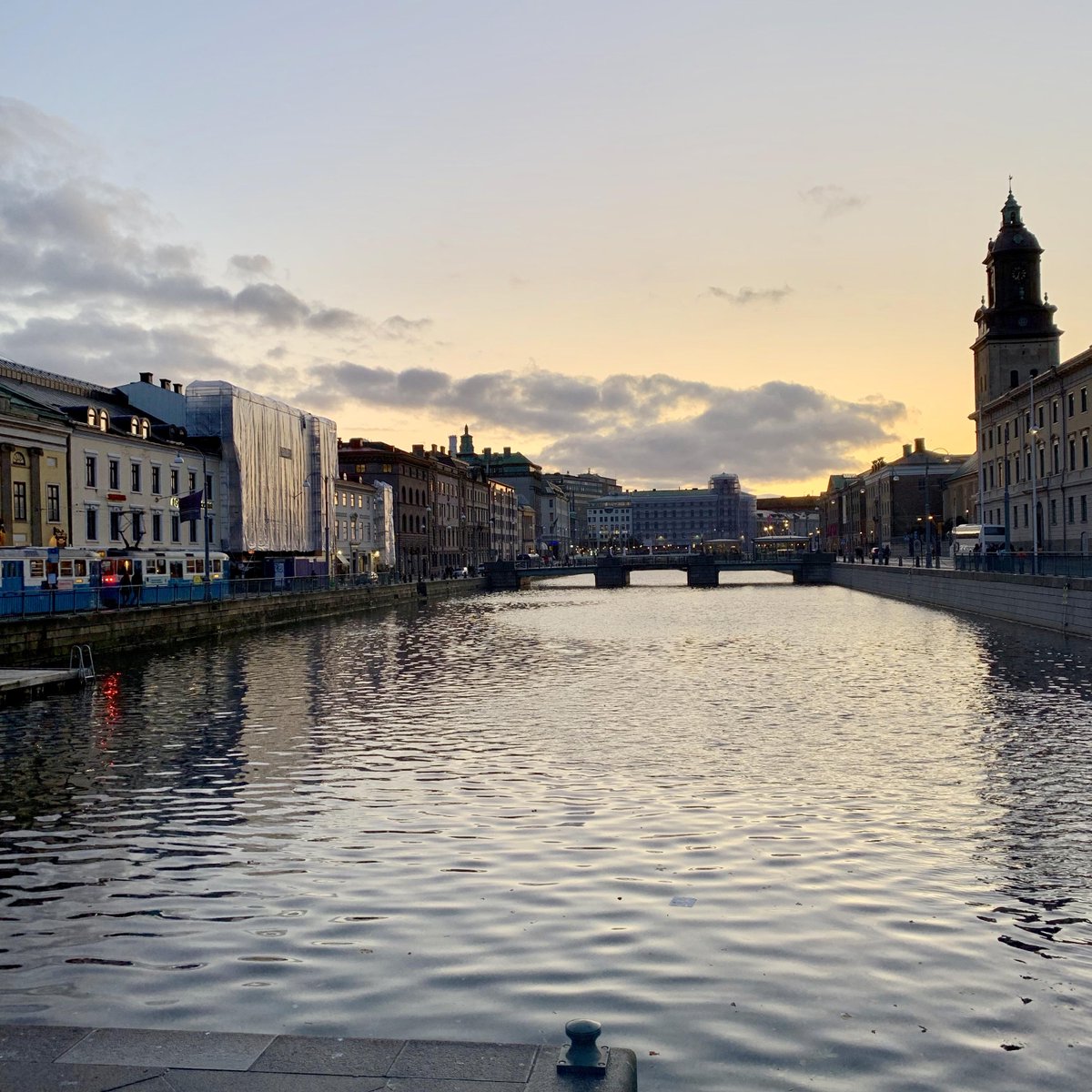 GrowInts's tweet photo. Happy last Friday of March from Gothenburg! 🙌☺️
#Friyay #weekend #Gothenburg https://t.co/fY1jr0rpMt