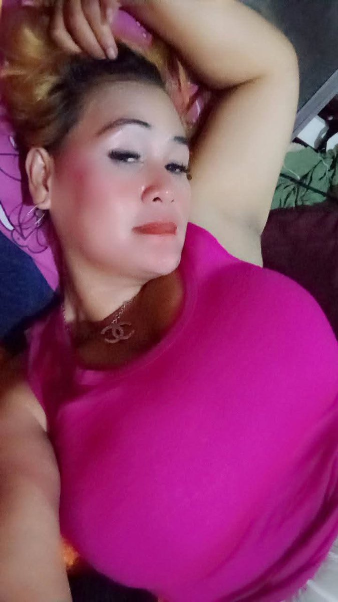 MomDewibule tweet media