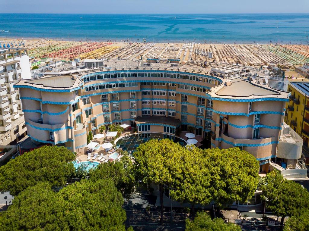 InfoDestination's tweet photo. Savoia Hotel Rimini😀
https://t.co/0D1euLzd3E👍
*
*
*
#rimini #italy #booking #travelgram #mp_traveldestination #mp_italyok #instatravel #luxuryhotel #boutiquehotel #vacation #travelblogger #traveling #traveler #traveller #traveltheworld #igtravel #travelblog #travelingram✴️ https://t.co/BQuHZnpIFl