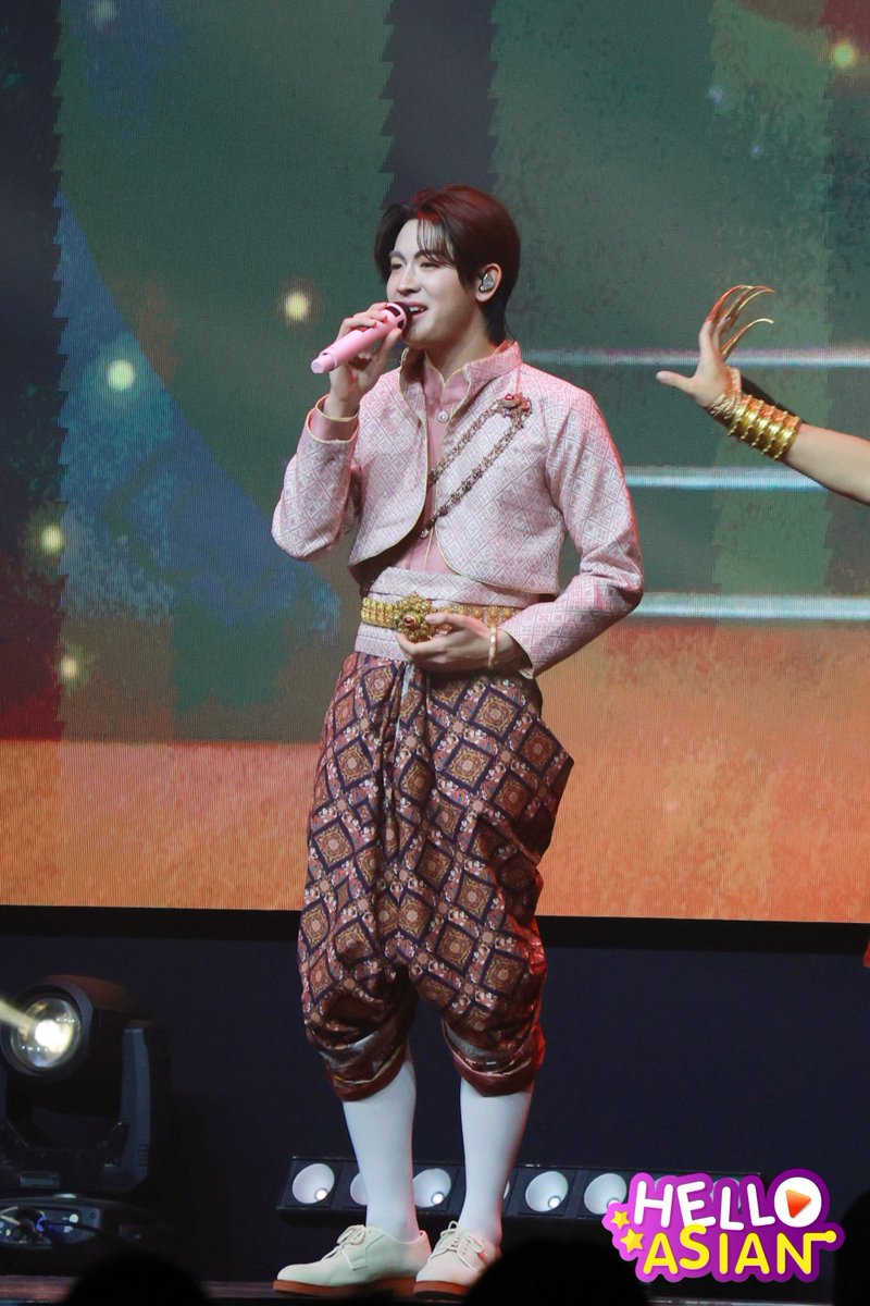 Hello Asian tweet media