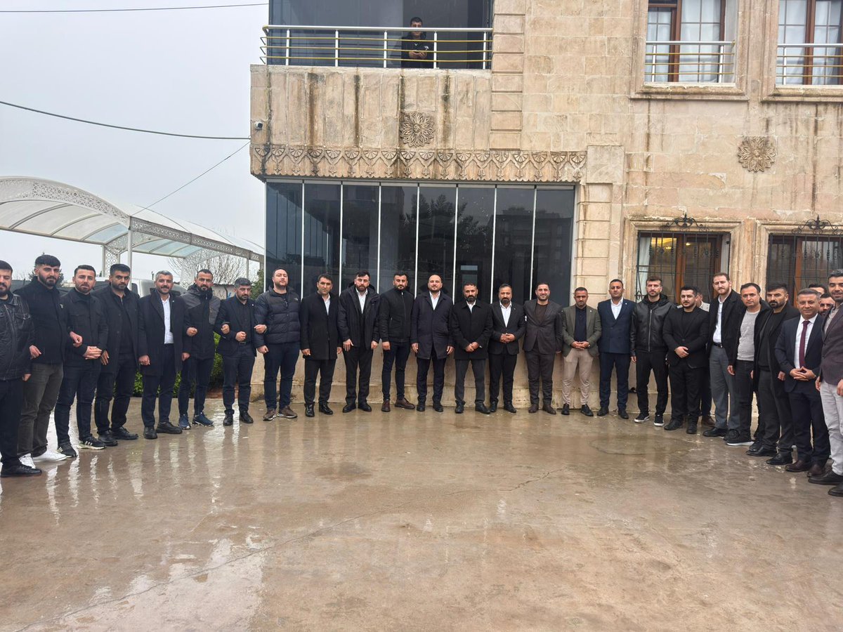 TÜGVA Şırnak İl Temsilcimiz, kıymetli dava arkadaşım Mesut Atille’nin muhterem annesinin vefatı dolayısıyla taziye ziyaretinde bulunduk.

Merhumeye Allah’tan rahmet; başta Mesut kardeşim olmak üzere ailesine ve yakınlarına sabır ve başsağlığı diliyorum. 
Rabbim mekânını cennet,