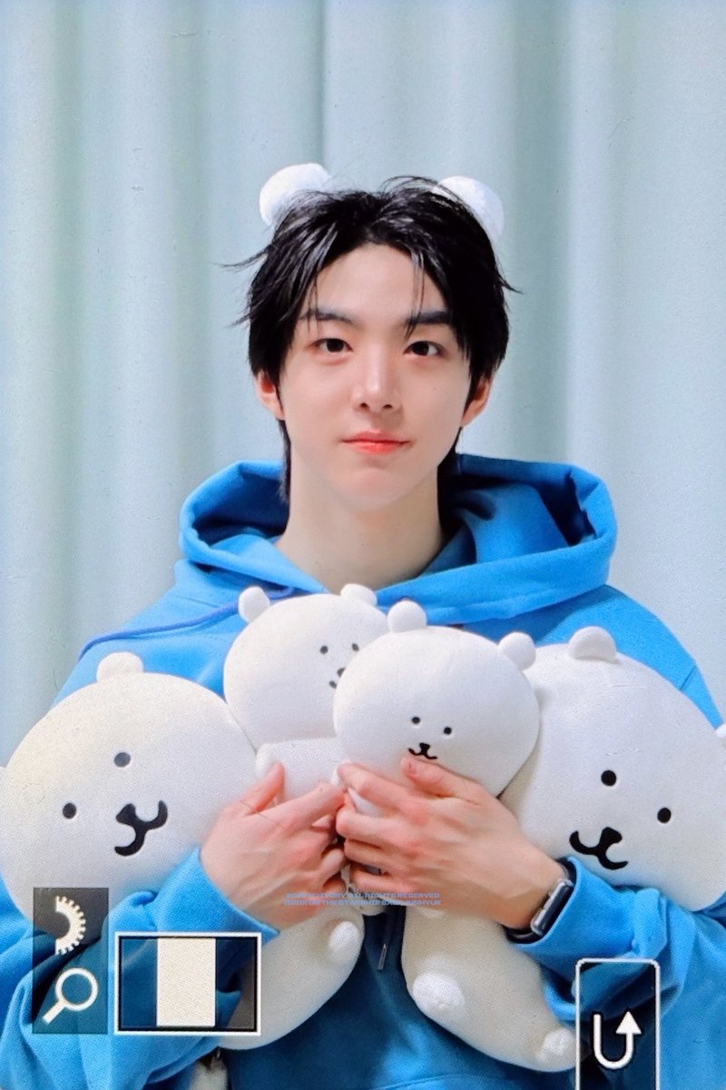 𝗜𝘃𝗼𝗿𝘆 tweet media