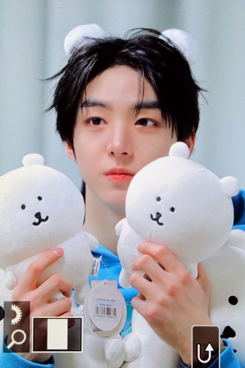 𝗜𝘃𝗼𝗿𝘆 tweet media