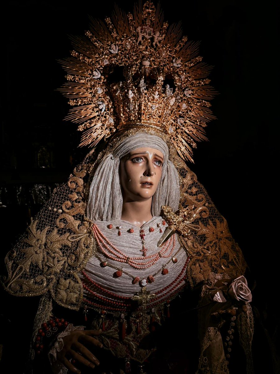NazarenodeCadiz's tweet photo. ✨ El altar de Viernes de Dolores, en imágenes

💜 Un rincón de belleza y oración preparado para la Madre del Regidor Perpetuo.

Instantes que invitan a detenerse y mirar con el corazón.

🔗 Descubre la fotogalería completa en nuestra web
https://t.co/uG3GbOSq6g https://t.co/jOvRYVnLFl