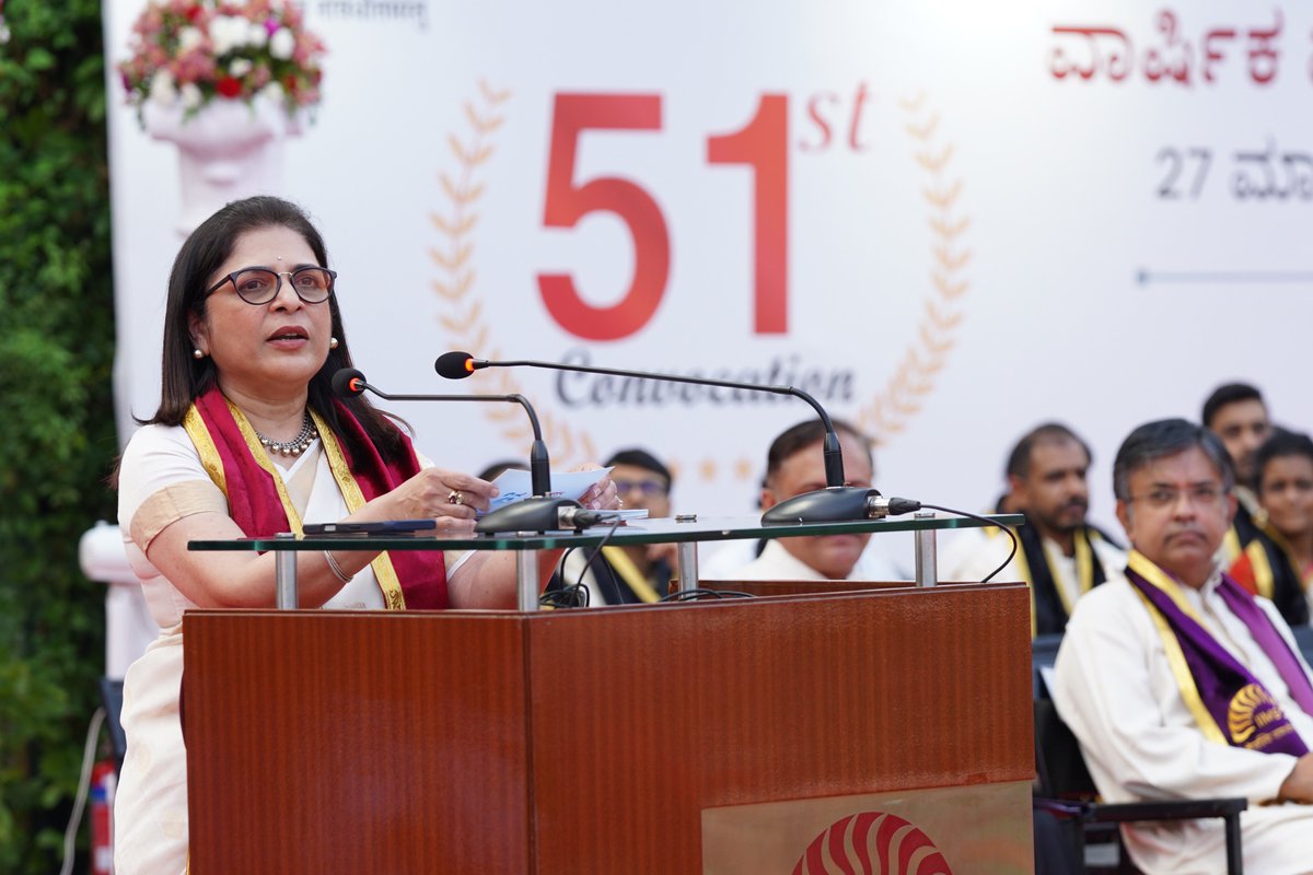 iimb_official's tweet photo. At IIMB's #51stConvocation, 785 students received their degrees in the presence of their families, Chief Guest Ms Vibha Padalkar, MD & CEO, HDFC Life; Prof. Malavika R Harita, Member, Board of Governors, IIMB; Prof. Dinesh Kumar, Director-in-charge, IIMB; and the IIMB community. https://t.co/WEuqkO8DV5