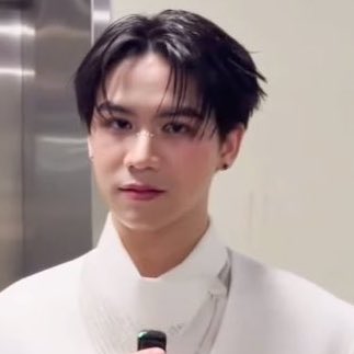 ૮ เก้อเก้อ ა tweet media