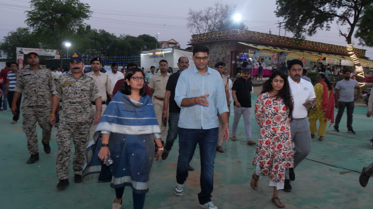 dmgwalior's tweet image. अग्नि सुरक्षा मेला 29 से 31 मार्च तक 

कलेक्टर श्रीमती चौहान ने मेले की तैयारियों का लिया जायजा 

मेले में अग्नि सुरक्षा प्रबंधनों का होगा प्रदर्शन 

नागरिकों के लिये अग्नि सुरक्षा संबंधी उपकरणों का विक्रय भी रहेगा 
#gwalior 
#FireSafety
@CMMadhyaPradesh