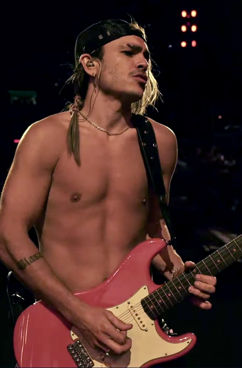 • BΛЯBI 🪭 tweet media