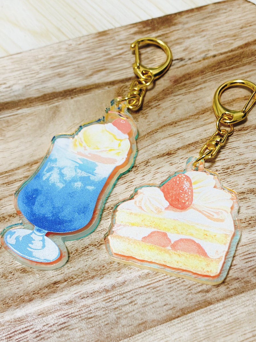 nitumatteru's tweet photo. オーロラカラーでアクキーを作ったらとてもかわいい https://t.co/MnG3zbQwkc