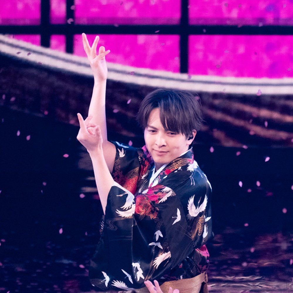 mk_jntyr's tweet photo. 前髪の長い吉田仁人も和装をする吉田仁人もいくらいてもいいです。なぜなら需要でしかないから。衣装としてのアレンジはありつつも、ちゃんと和装が似合う日本人男性ってとても素敵だと思うんです本気で。袴を着ている仁人くんもだいすきですよ…
#吉田仁人  #milk https://t.co/bM5ZYkYkFX