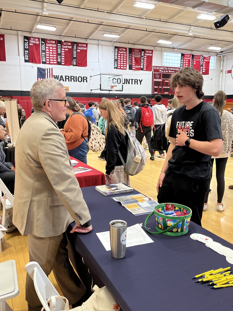 EFSDWarriors's tweet photo. Looking toward the future! @EFWarriors students had the opportunity to learn more about potential careers at today’s annual career day. Thanks to all the companies involved and everyone in Future Ready Leaders, part of an effort from the Consortium for Public Education. https://t.co/uDlkqJ5Dlf