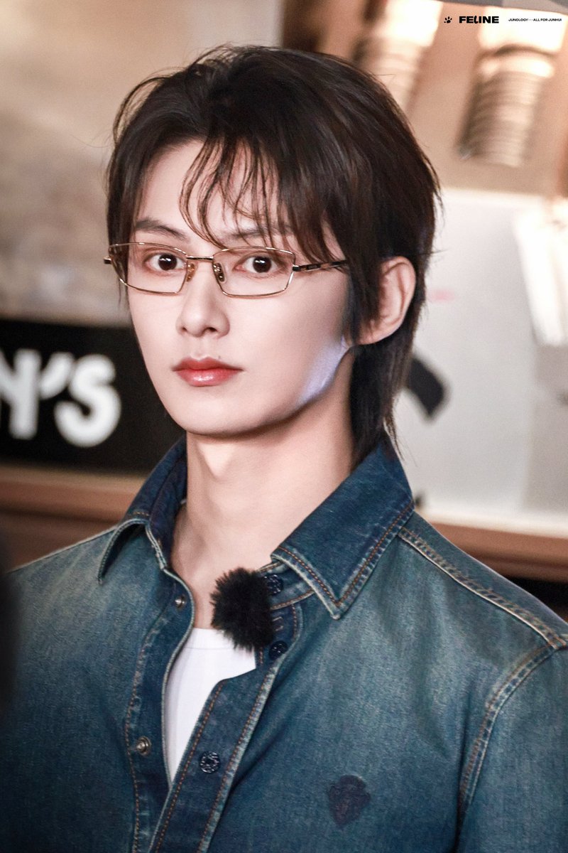 OneilyMusic's tweet photo. JUN of SEVENTEEN stuns at REDGALA FANTASY. https://t.co/YbV9aY390j