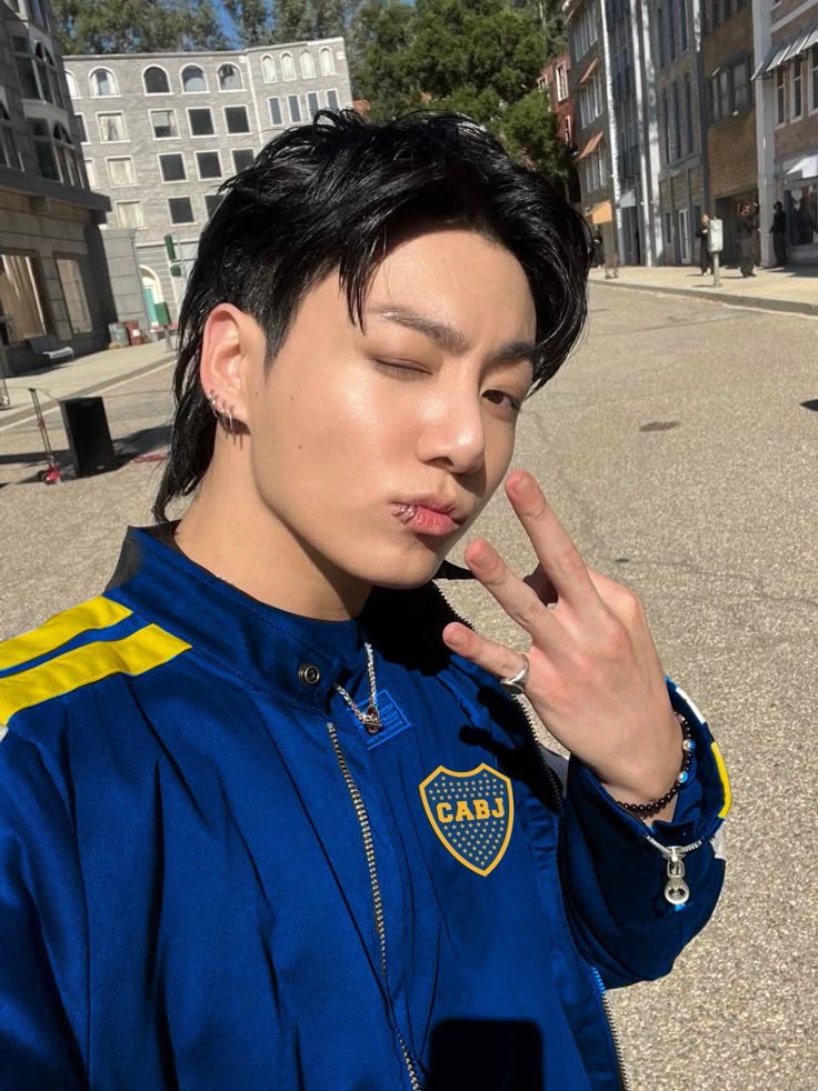 mica🍂 | bts en el monumental tweet media