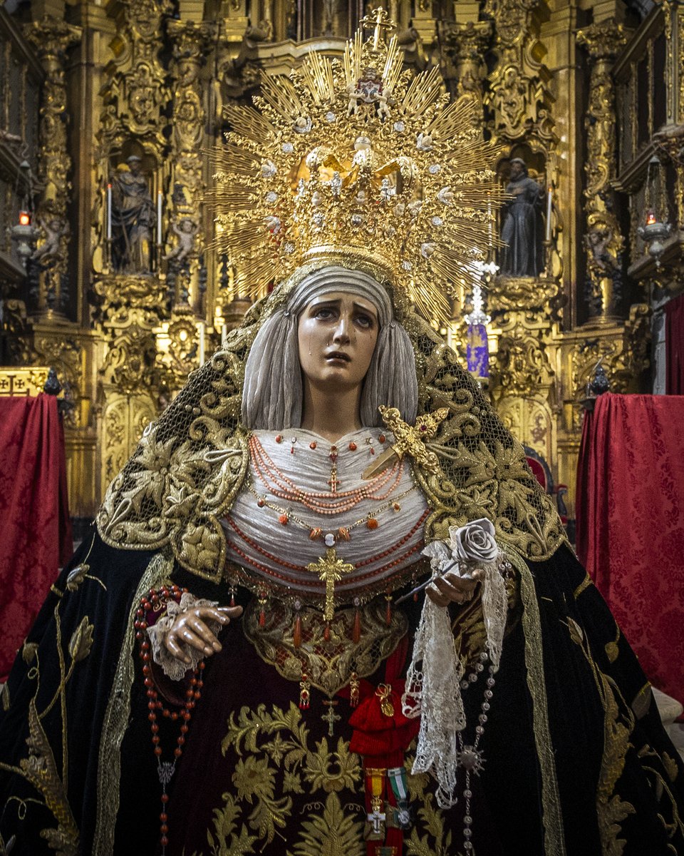 NazarenodeCadiz's tweet photo. ✨ El altar de Viernes de Dolores, en imágenes

💜 Un rincón de belleza y oración preparado para la Madre del Regidor Perpetuo.

Instantes que invitan a detenerse y mirar con el corazón.

🔗 Descubre la fotogalería completa en nuestra web
https://t.co/uG3GbOSq6g https://t.co/jOvRYVnLFl