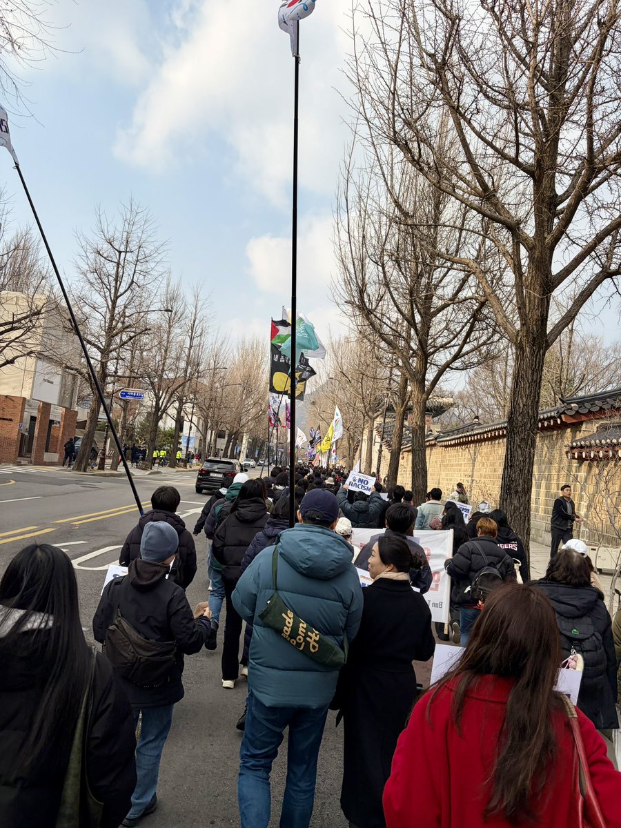 よんたん tweet media