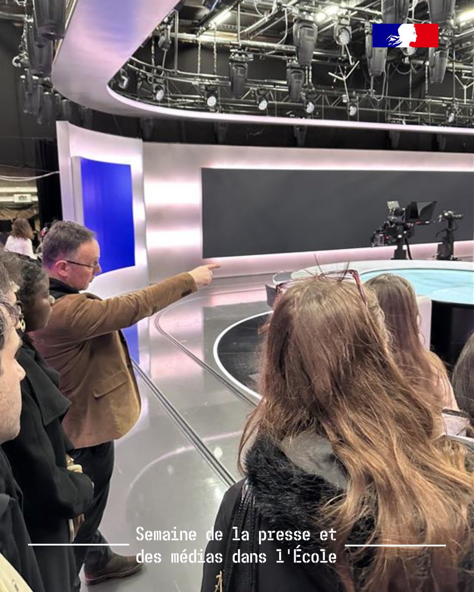 LeCLEMI's tweet photo. 🎥 Toute la semaine, France Télévisions a proposé aux élèves du primaire, du collège et du lycée des ateliers #EducMédiasInfo pour comprendre « Où est l’info ? ».
🔎Visite de studio, participation à des émissions, masterclasses, rencontres et ateliers avec des journalistes https://t.co/A2lwYeRFuA