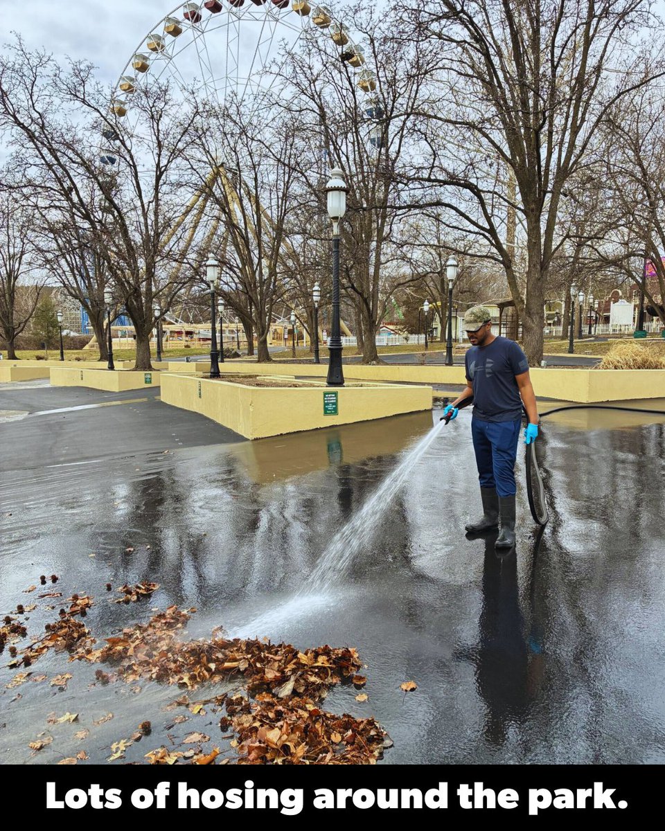 Six Flags St. Louis tweet media