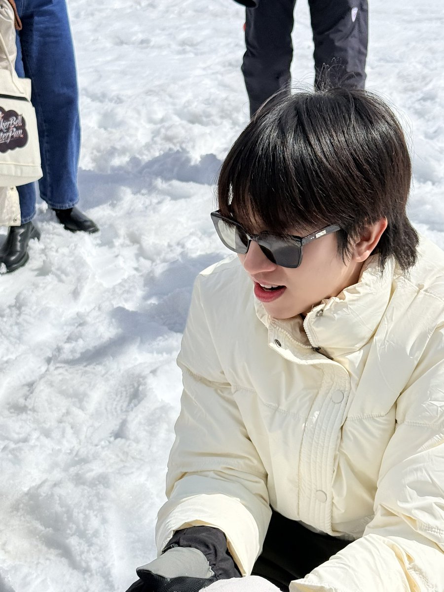 「サングラス外して」
「やだ、メイクがとろけてるもん」
#fluke_natouch 
 #WhiteMemoriesWithFlukePeterpan