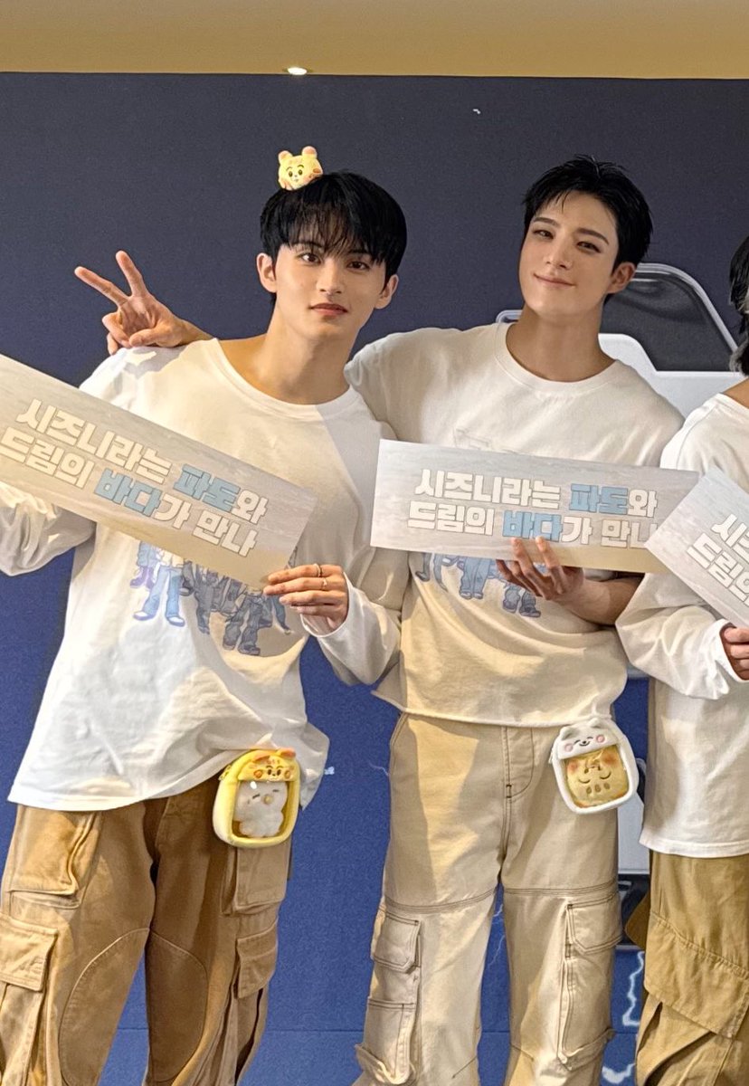 팔사⁸⁴ tweet media