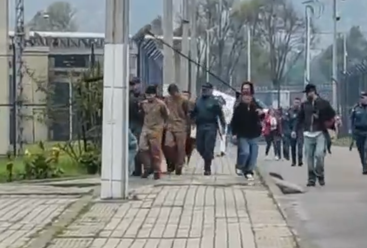 𝐀𝐑𝐊𝐎𝐑 tweet media