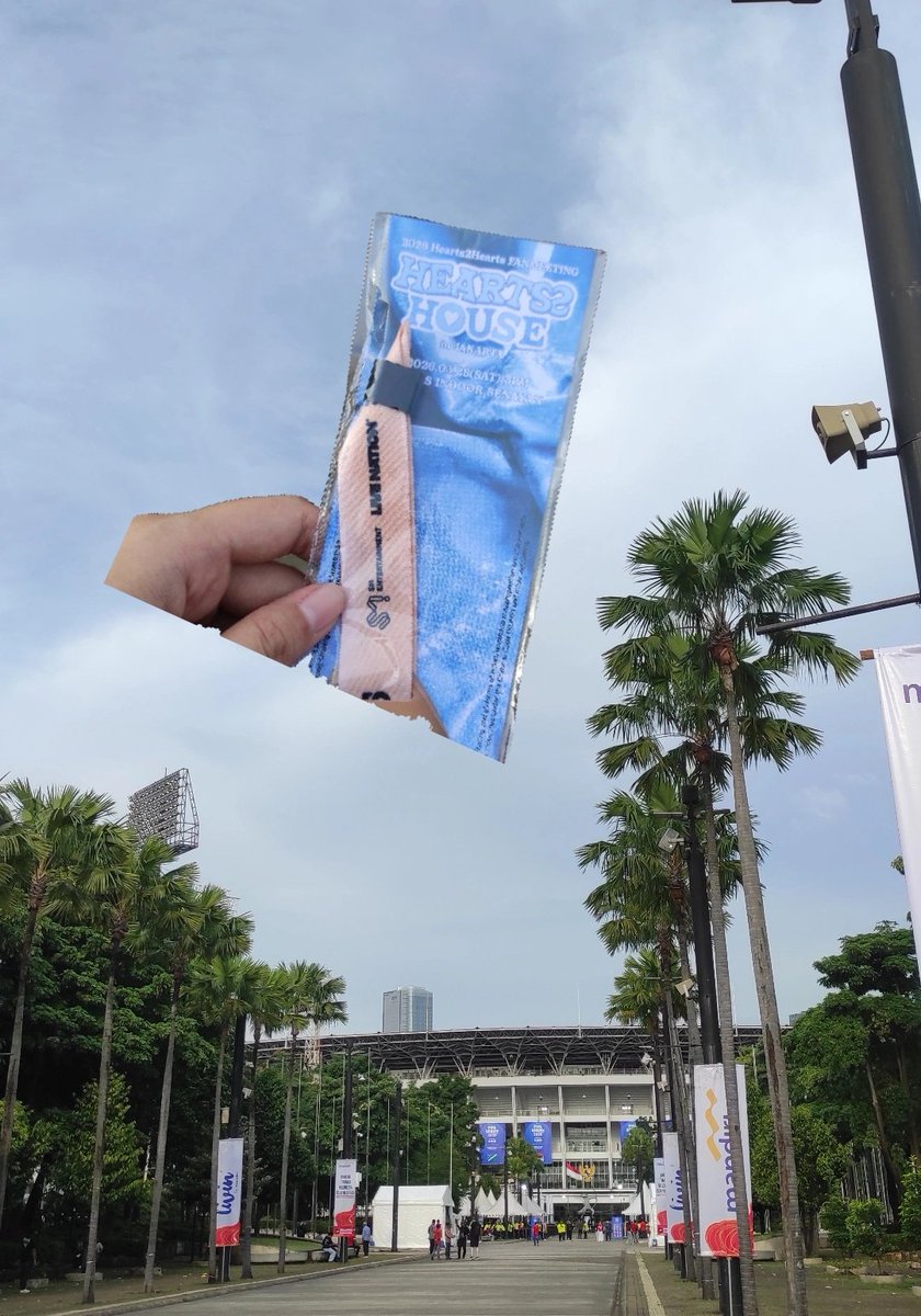 foxchick11 tweet media