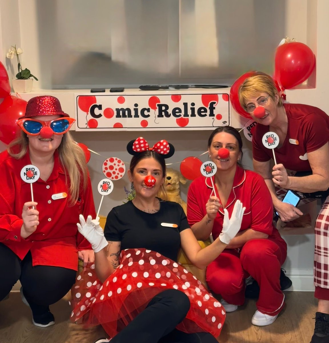 HC_One's tweet image. Our care homes had a brilliant time fundraising for Comic Relief! ❤️👃

Launton Grange dressed up, hosted a bake sale and enjoyed a Rock Choir performance, while Meadowlands decorated Red Nose Day biscuits and cupcakes. Lots of fun for a great cause! 👏

#rednoseday #comicrelief