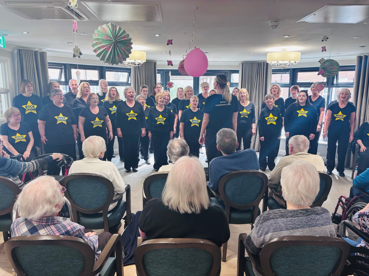 HC_One's tweet image. Our care homes had a brilliant time fundraising for Comic Relief! ❤️👃

Launton Grange dressed up, hosted a bake sale and enjoyed a Rock Choir performance, while Meadowlands decorated Red Nose Day biscuits and cupcakes. Lots of fun for a great cause! 👏

#rednoseday #comicrelief