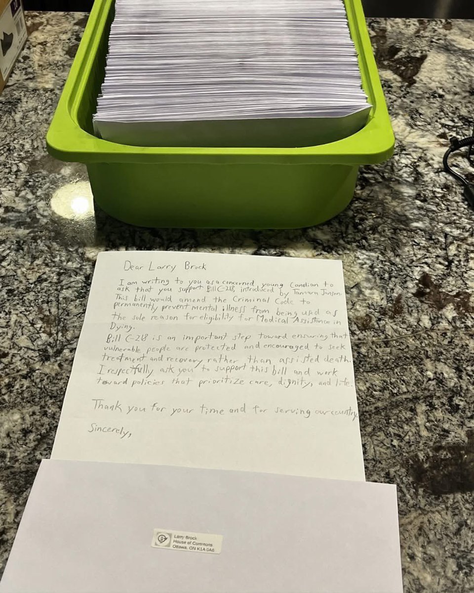 Amanda Achtman tweet media