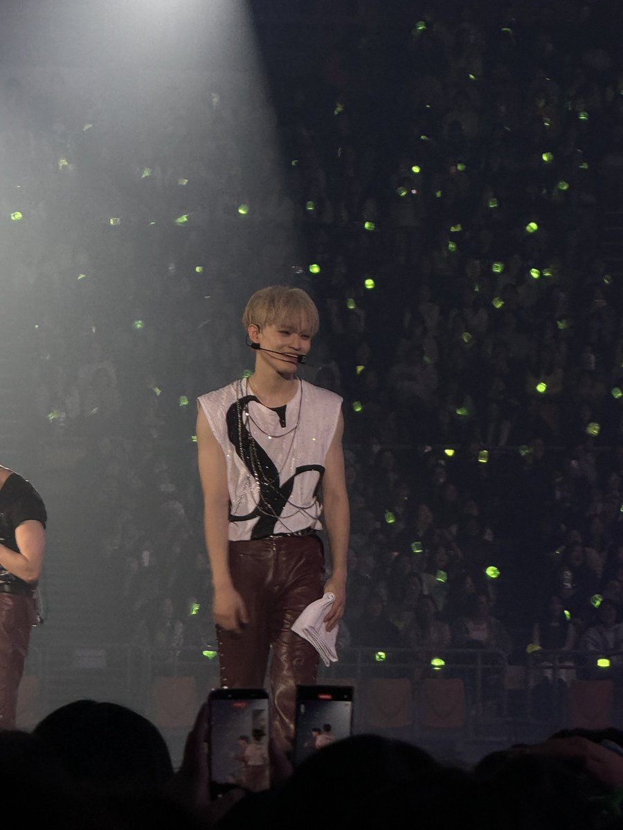 천러님 잘생긴거 어떡하지 진짜 콘서트 또 가고싶다 아 😇