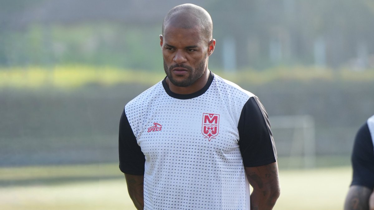 Seniman Bola tweet media