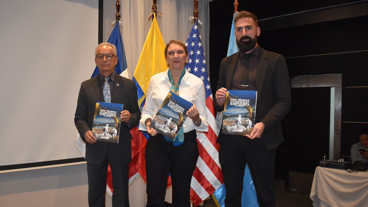 UNODCROCOL's tweet image. #Ecuador 🇪🇨 | Acompañamos al
@MinInteriorEc y al @EcuadorMAE en la oficialización de la Guía Técnica para la disposición final de cloruro de calcio y bicarbonato de sodio en rellenos sanitarios, a través de nuestro Programa Regional #STAND.
