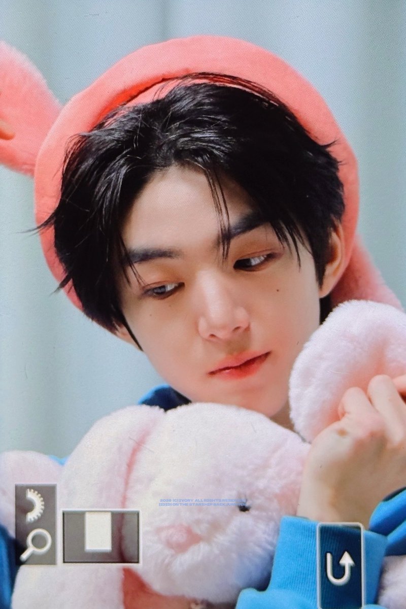 𝗜𝘃𝗼𝗿𝘆 tweet media