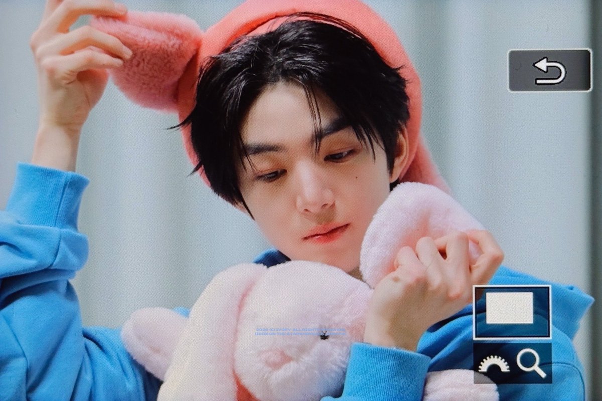 𝗜𝘃𝗼𝗿𝘆 tweet media