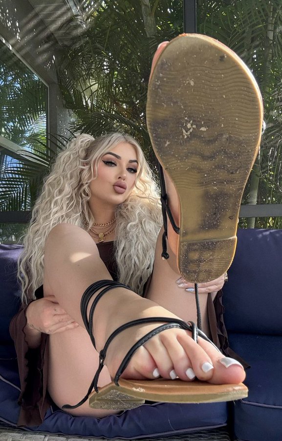 richcatbrat's tweet photo. Something's wrong with your brain to find the bottom of my shoes attractive.  That's the most pathetic excuse for a fetish I've ever heard of and having it should strip you of all rights.  Don't worry though, I'll treat you as complete trash, just like you deserve 💋

#findom https://t.co/iOYbYepKZM