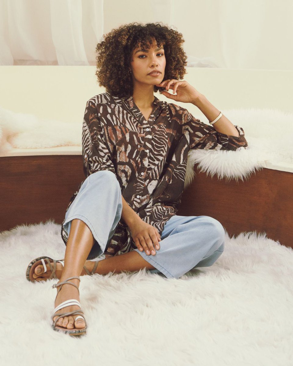 izabellondon's tweet image. As seen on Izabel LIVE 😍 izabel.com/products/t1781…

Whether its beach layering or an animal print statement over your jeans, our longline shirt is the ultimate statement layering piece!

#IzabelLondon #Dress #Style #MidsizeStyle