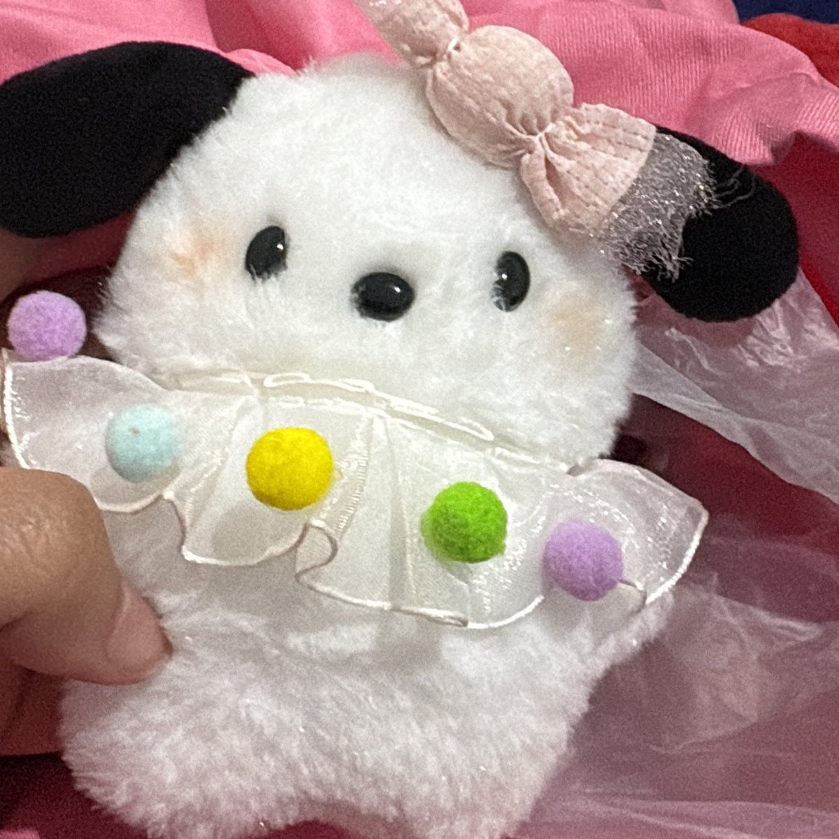 intaack's tweet photo. "Definisi 'Emotional Support Bag Charm'. 🎀✨

Jujur, siapa yang bisa tahan sama keimutan ini? Dipasang di tas sekolah, tas kerja, atau tas hangout, langsung nambah aura main character kamu. https://t.co/jd5JzmnBCe